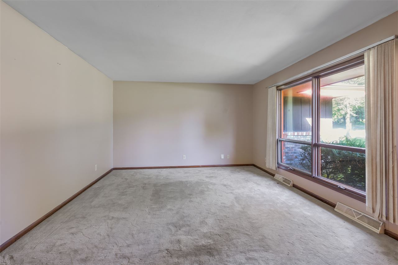 5877 Dover Road Rockford, IL 61109 - Photo 5 of 22 Gallery Image 5