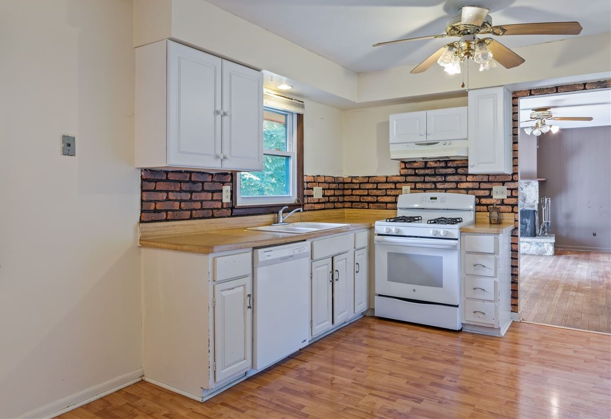 5877 Dover Road Rockford, IL 61109 - Photo 9 of 22 Gallery Image 9
