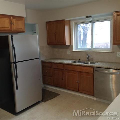 15309 Common Road Roseville, MI 48066 - Photo 5 of 16 common.jpg