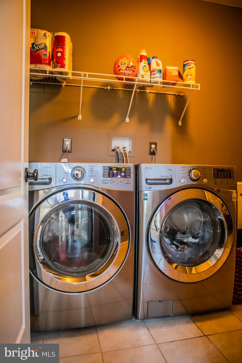 90 Lilac Road Malvern, PA 19355 - Photo 20 of 39 a utility room with sink dryer and washer