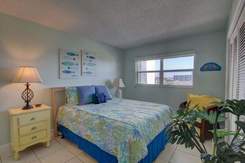 909 Santa Rosa Boulevard, Unit 358 Fort Walton Beach, FL 32548 - Photo 14 of 16 a bedroom with a bed and a window