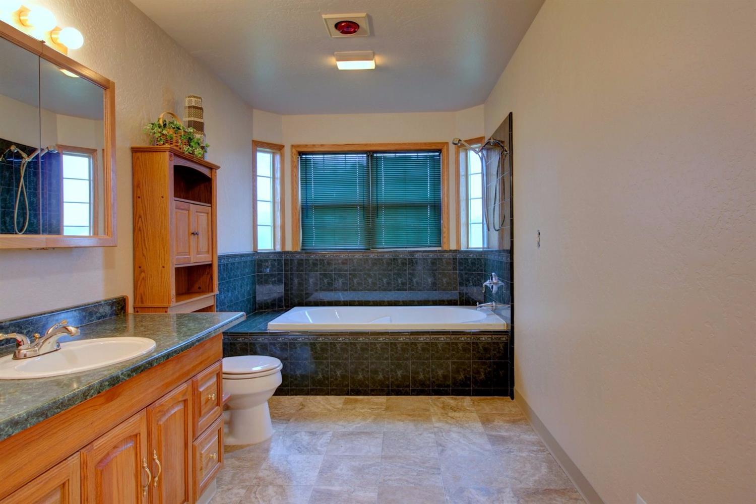 4645 Rising Glen Drive Central Point, OR 97502 - Photo 13 of 31 Additional Photo