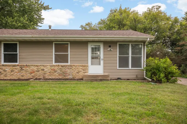 $1,950 | 120 Inglewood Street, Long Lake, MN 55356