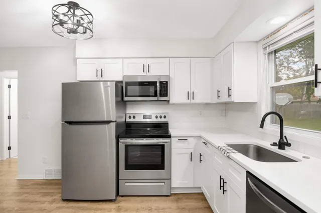 $1,950 | 120 Inglewood Street, Long Lake, MN 55356