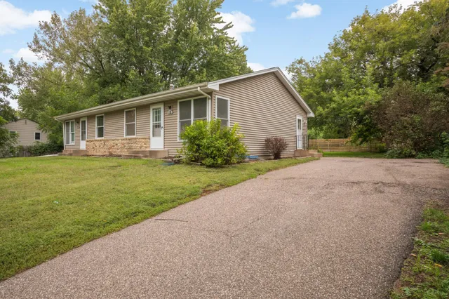 $1,950 | 120 Inglewood Street, Long Lake, MN 55356