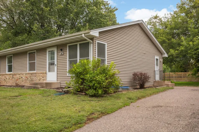 $1,950 | 120 Inglewood Street, Long Lake, MN 55356