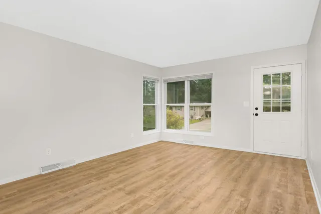 $1,950 | 120 Inglewood Street, Long Lake, MN 55356