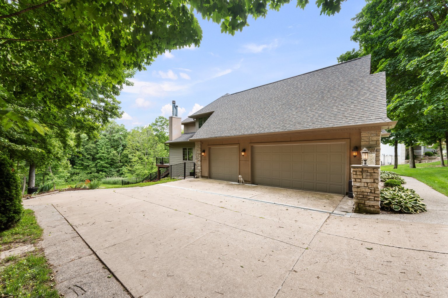 2296 Forest Reed Place Le Claire, IA 52753 - Photo 4 of 77