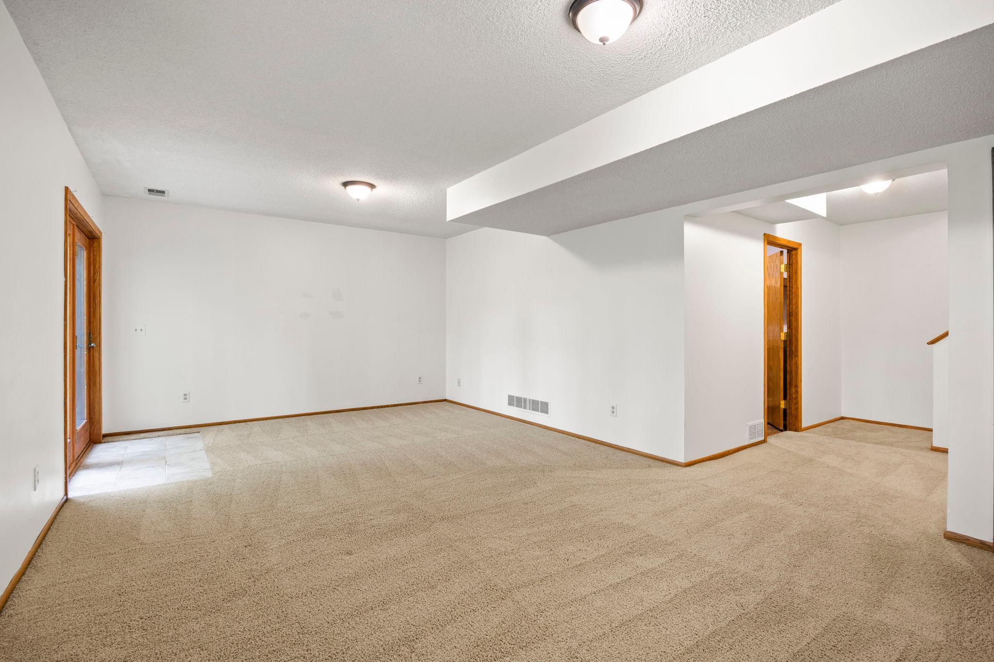 15588 Canyon Ridge Eden Prairie, MN 55347 - Photo 37 of 60 Gallery Image 37