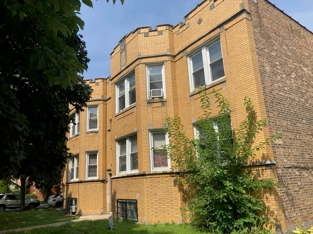 $1,250,000 | 5254-56 West Wolfram Street, Chicago, IL 60641