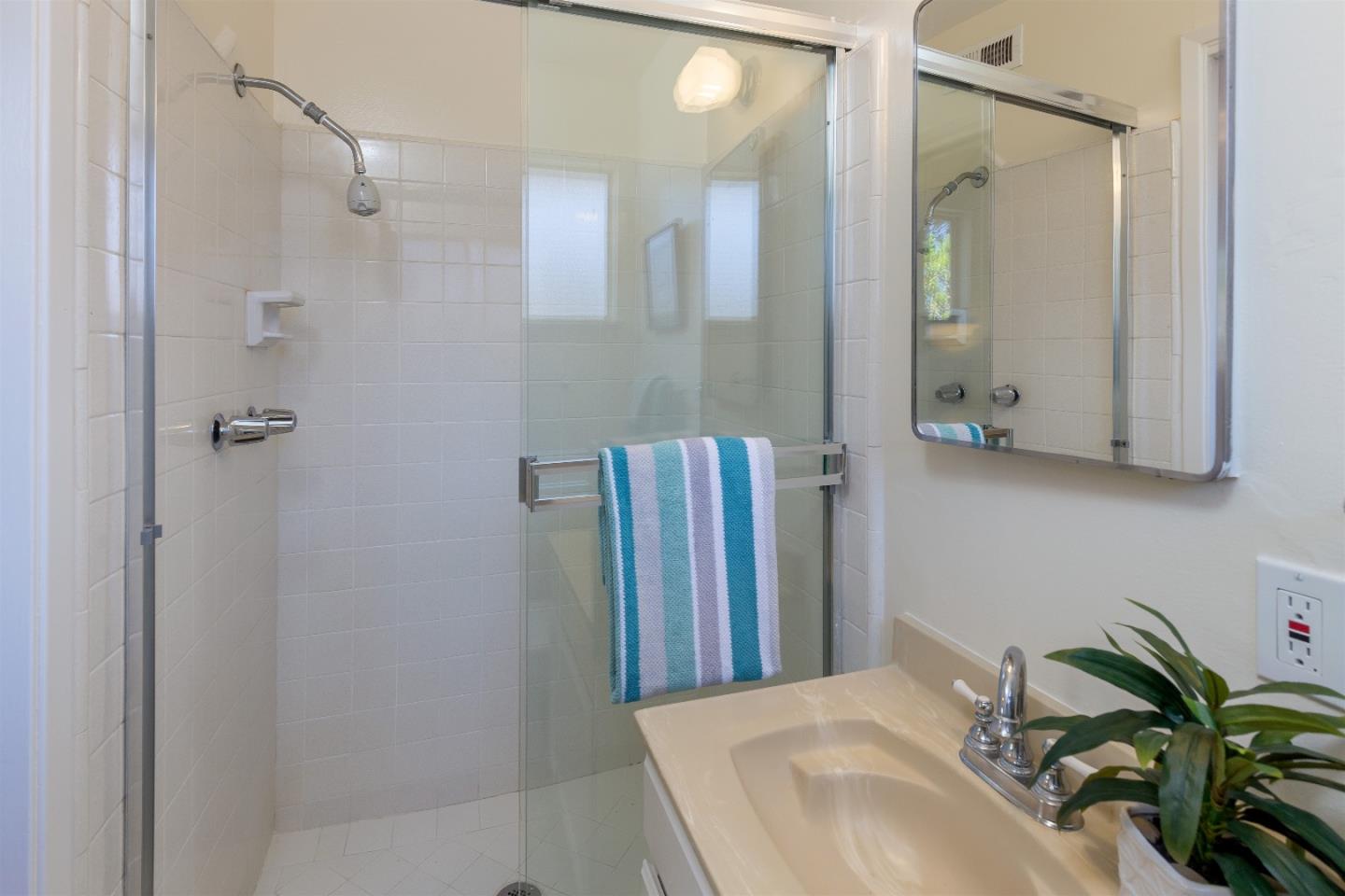1030 West Riverside Way San Jose, CA 95129 - Photo 7 of 23 Gallery Image 7