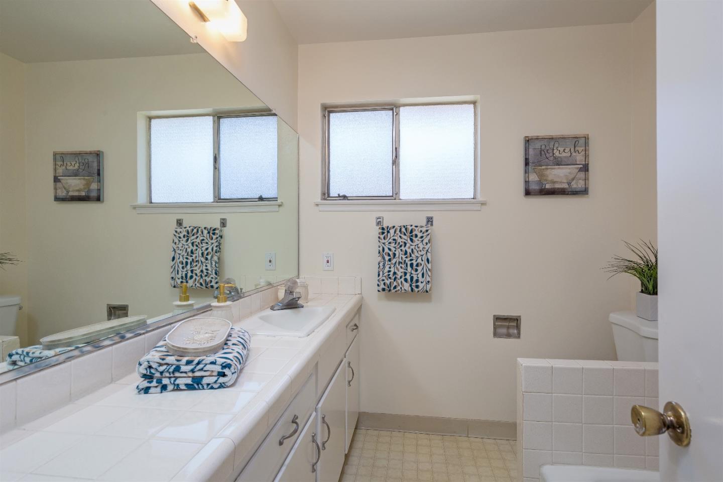 1030 West Riverside Way San Jose, CA 95129 - Photo 8 of 23 Gallery Image 8