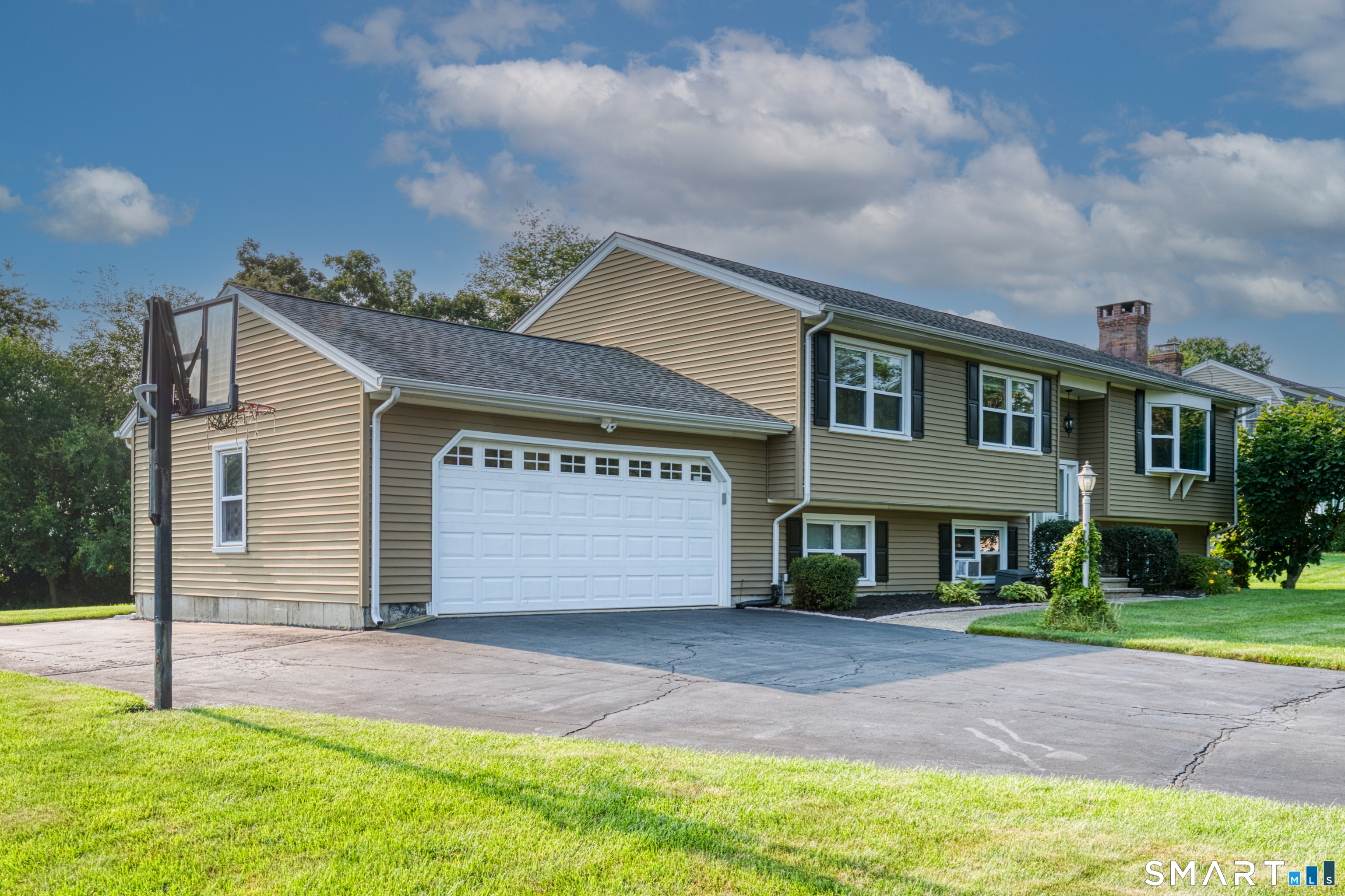 16 Brockett Farm Road North Haven, CT 06473 - Photo 3 of 37 Gallery Image 3