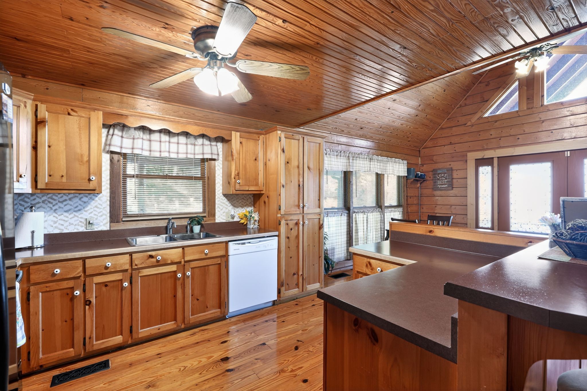 1794 Roberts Road Watertown, TN 37184 - Photo 20 of 38 a kitchen with lots of counter space and appliances