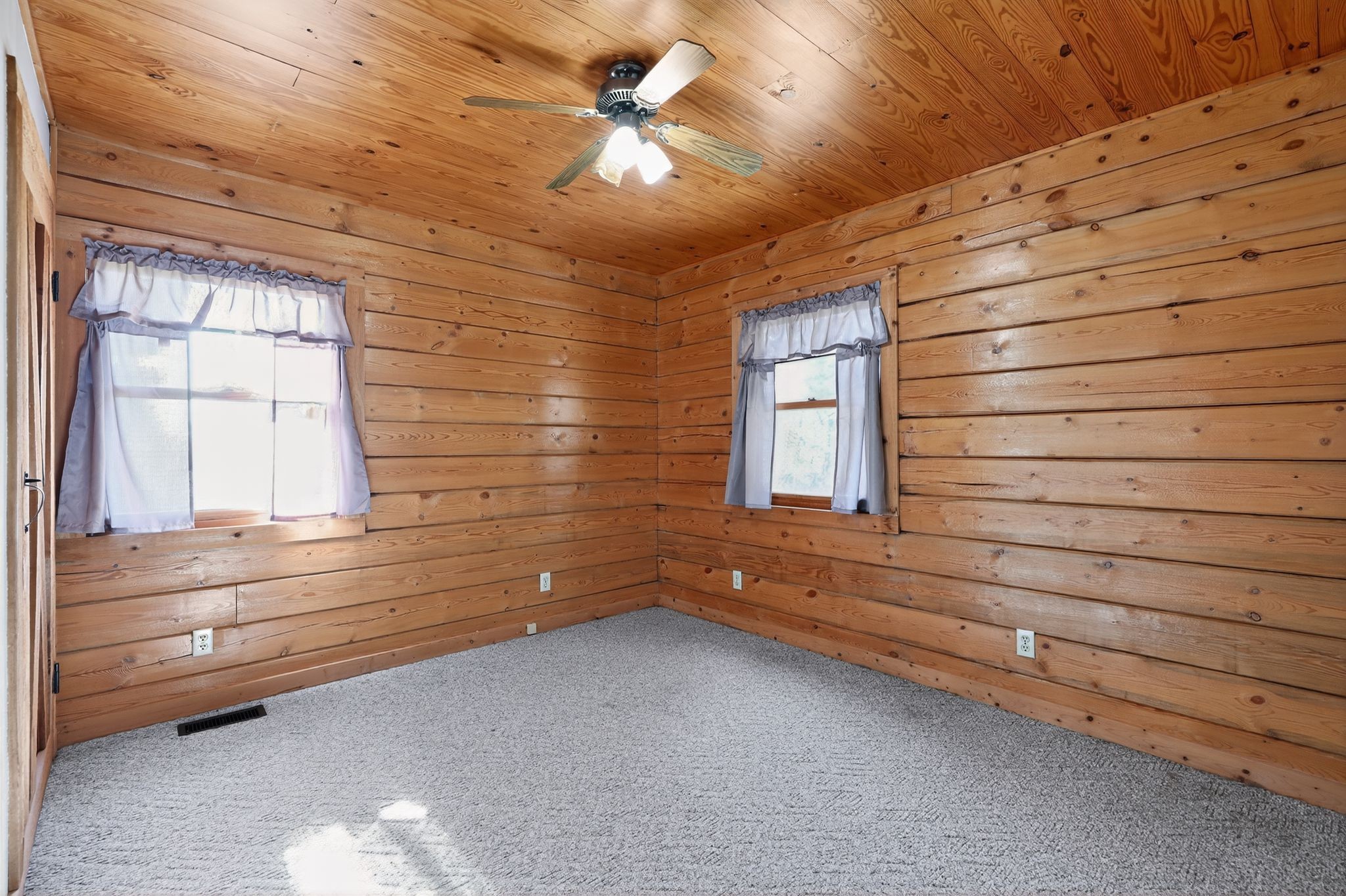 1794 Roberts Road Watertown, TN 37184 - Photo 27 of 38 a view of room with window and cabinet