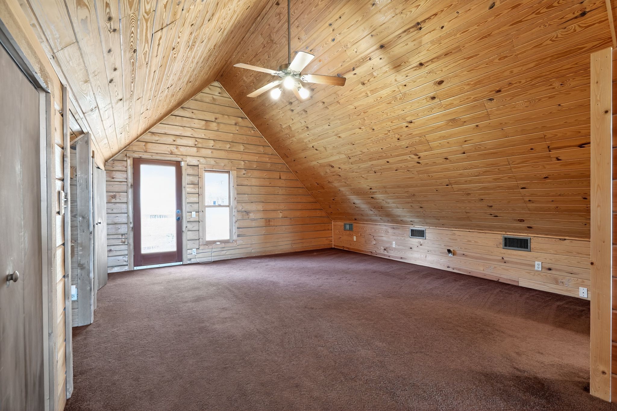 1794 Roberts Road Watertown, TN 37184 - Photo 30 of 38 a view of a livingroom with an empty space and a balcony