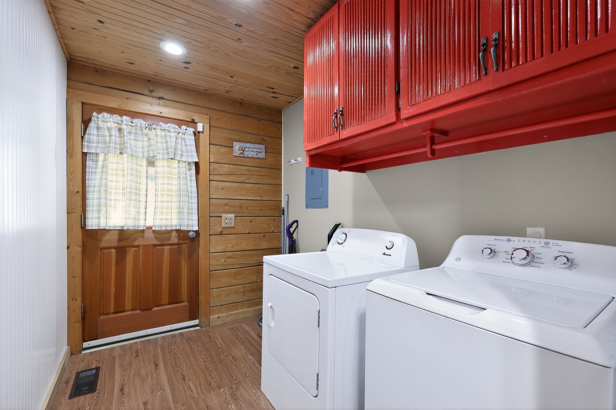 1794 Roberts Road Watertown, TN 37184 - Photo 35 of 38 a utility room with dryer and washer