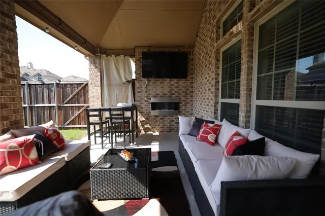 $515,000 | 127 Lake Trail Drive, Red Oak, TX 75154