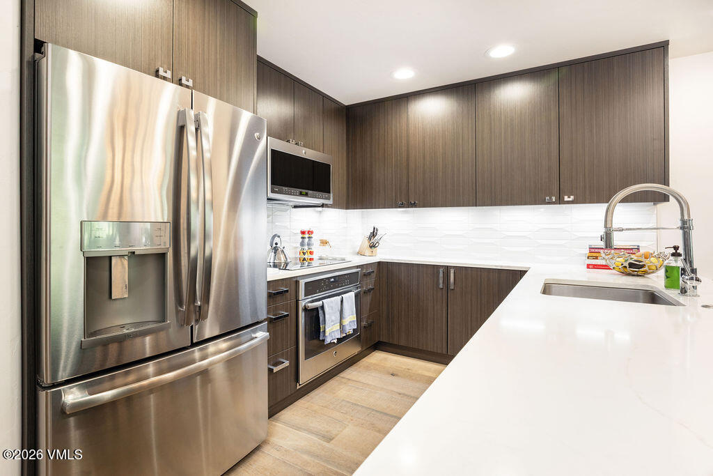 74 Cresta Road, Unit 313 Edwards, CO 81632 - Photo 3 of 10 2606_aspenwood_313_interior_kitchen