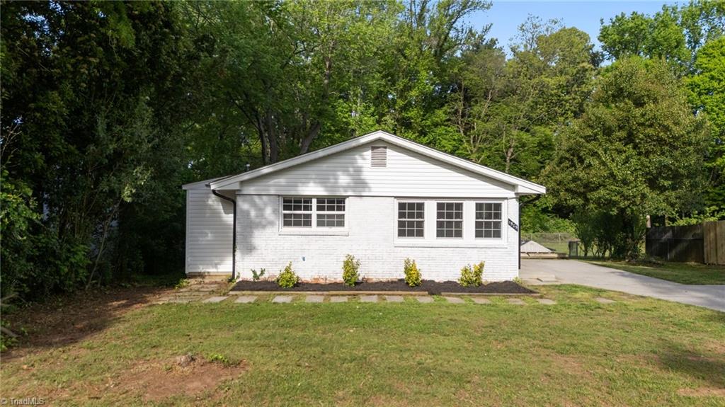 1505 Cook Street High Point, NC 27262 - Photo 4 of 28