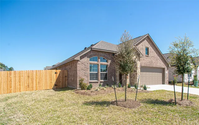 $369,000 | 2926 Grand Hawthorne Road, Conroe, TX 77385