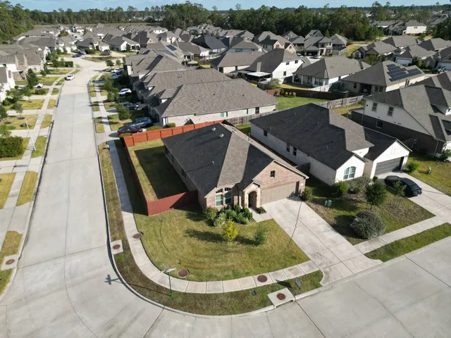 $369,000 | 2926 Grand Hawthorne Road, Conroe, TX 77385