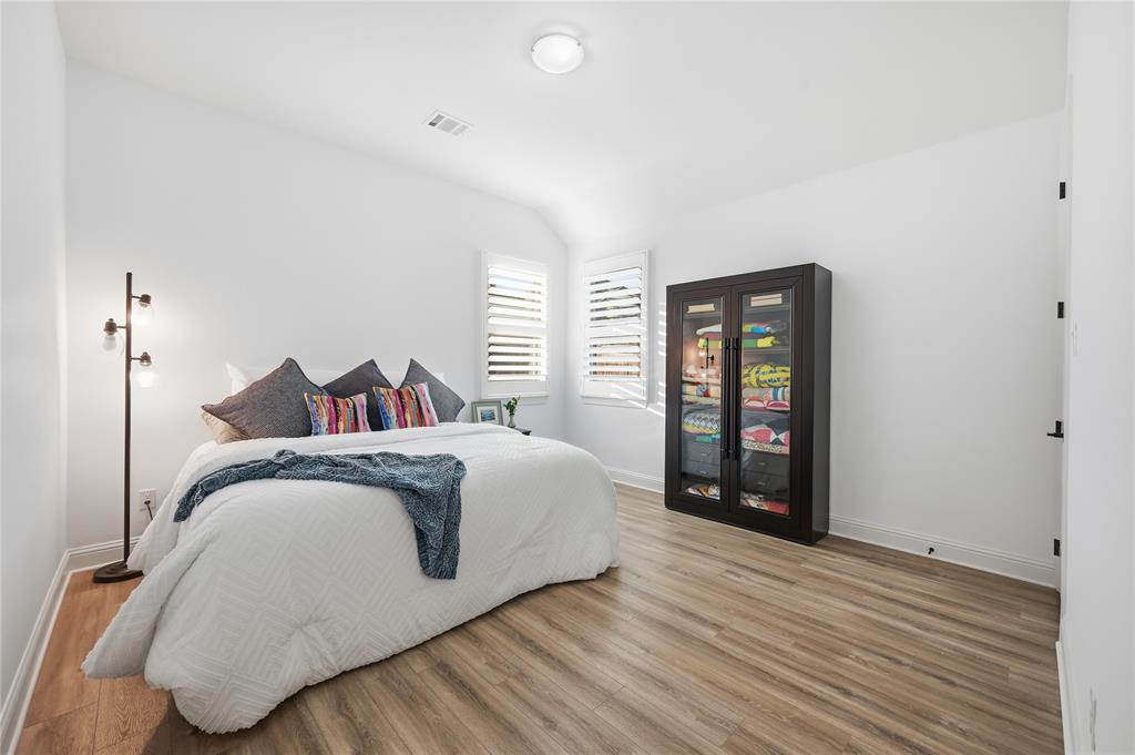 4409 Lk Vw Road Oak Point, TX 75068 - Photo 19 of 40 a spacious bedroom with a bed and window