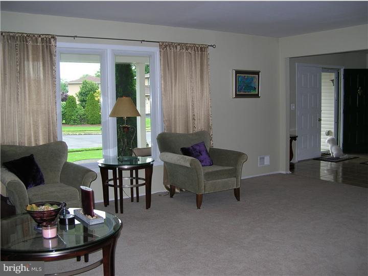 35 Peter Rafferty Drive Hamilton Square, NJ 08690 - Photo 4 of 18 Living Room
