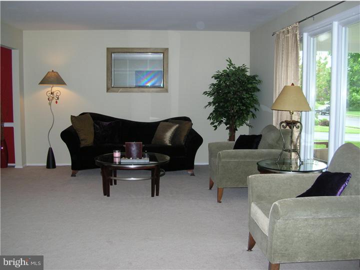 35 Peter Rafferty Drive Hamilton Square, NJ 08690 - Photo 5 of 18 Living Room