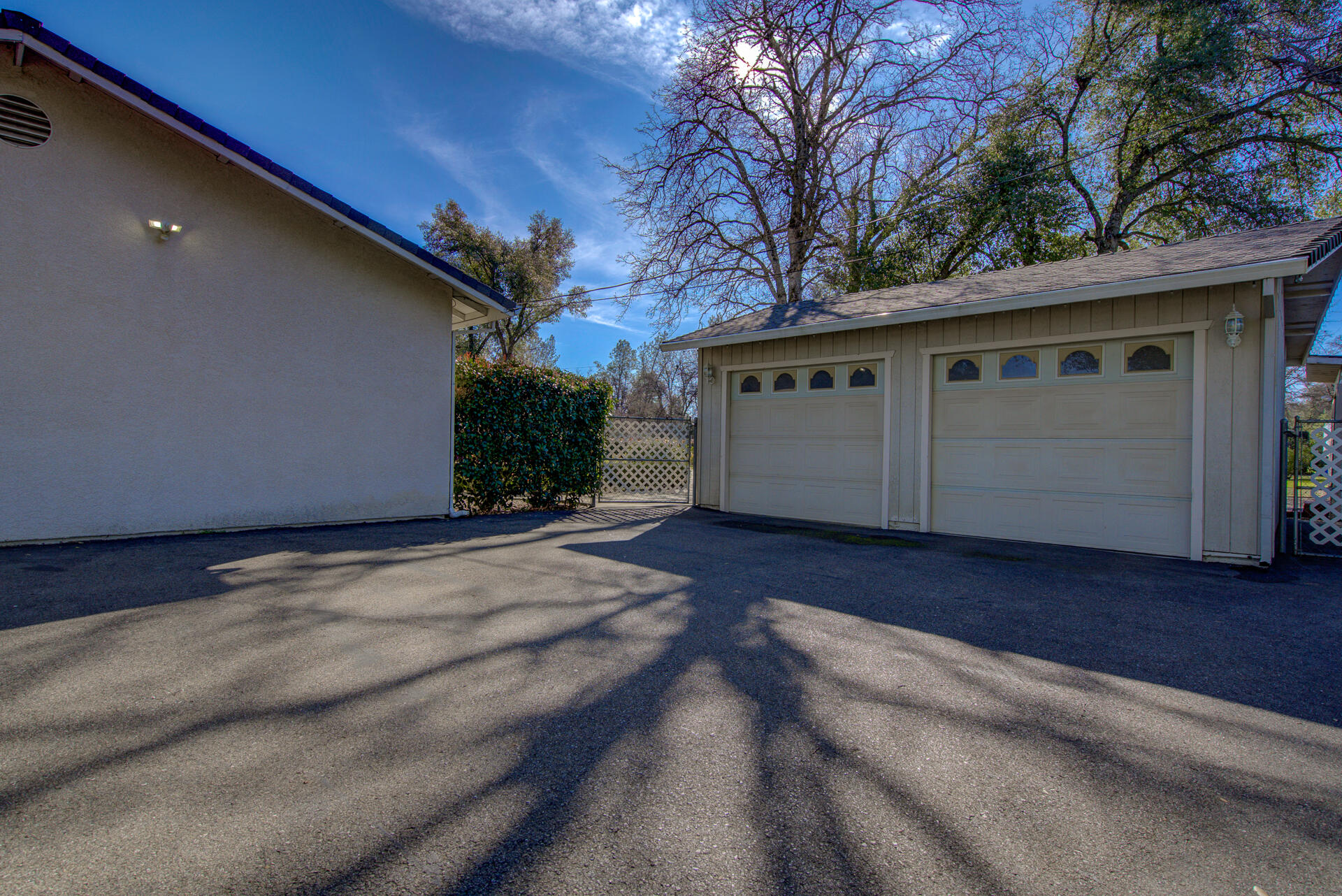 8614 Redbank Road Redding, CA 96001 - Photo 30 of 31 a view of a backyard with a large tree