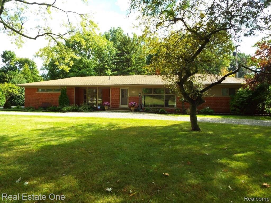 33265 Raphael Road Farmington, MI 48336 - Photo 1 of 37 front 2.JPG