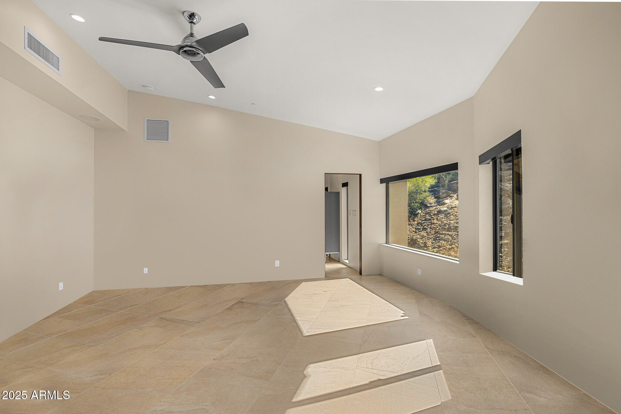 6331 East Hummingbird Lane Paradise Valley, AZ 85253 - Photo 22 of 32 26home office or guest bedroom