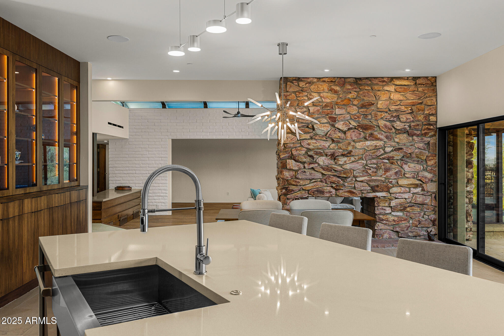 6331 East Hummingbird Lane Paradise Valley, AZ 85253 - Photo 9 of 32 10kitchen2