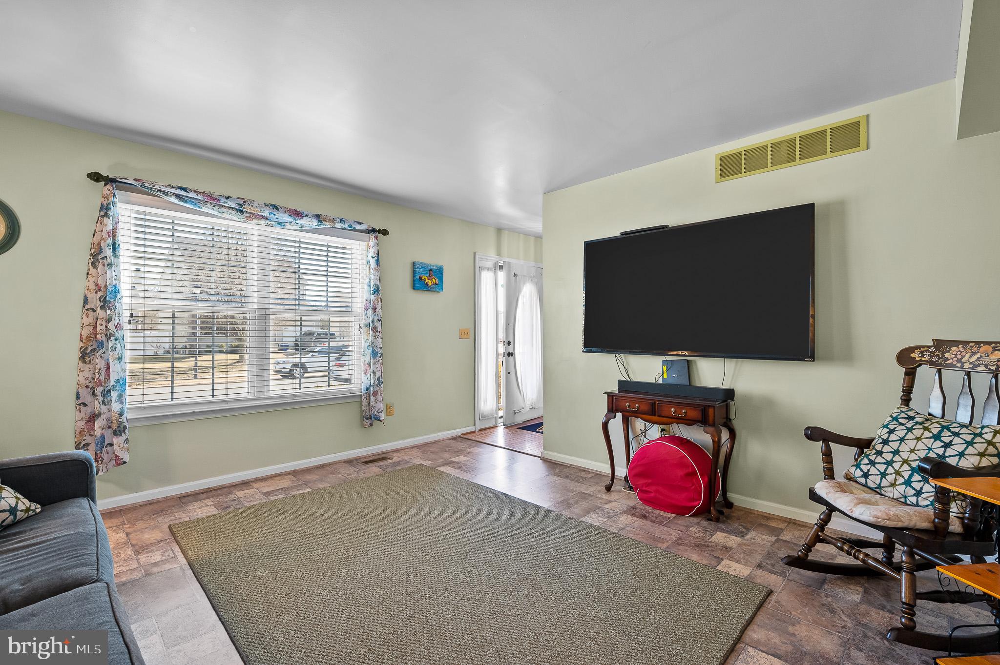 4521 Sandwood Road Sparrows Point, MD 21219 - Photo 4 of 28 Lots of Natural Light!