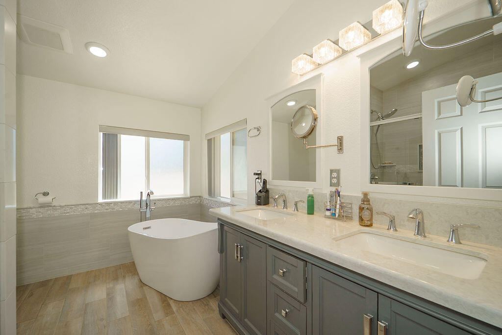 240 Senger Road Junction City, CA 96048 - Photo 22 of 73 primary bath