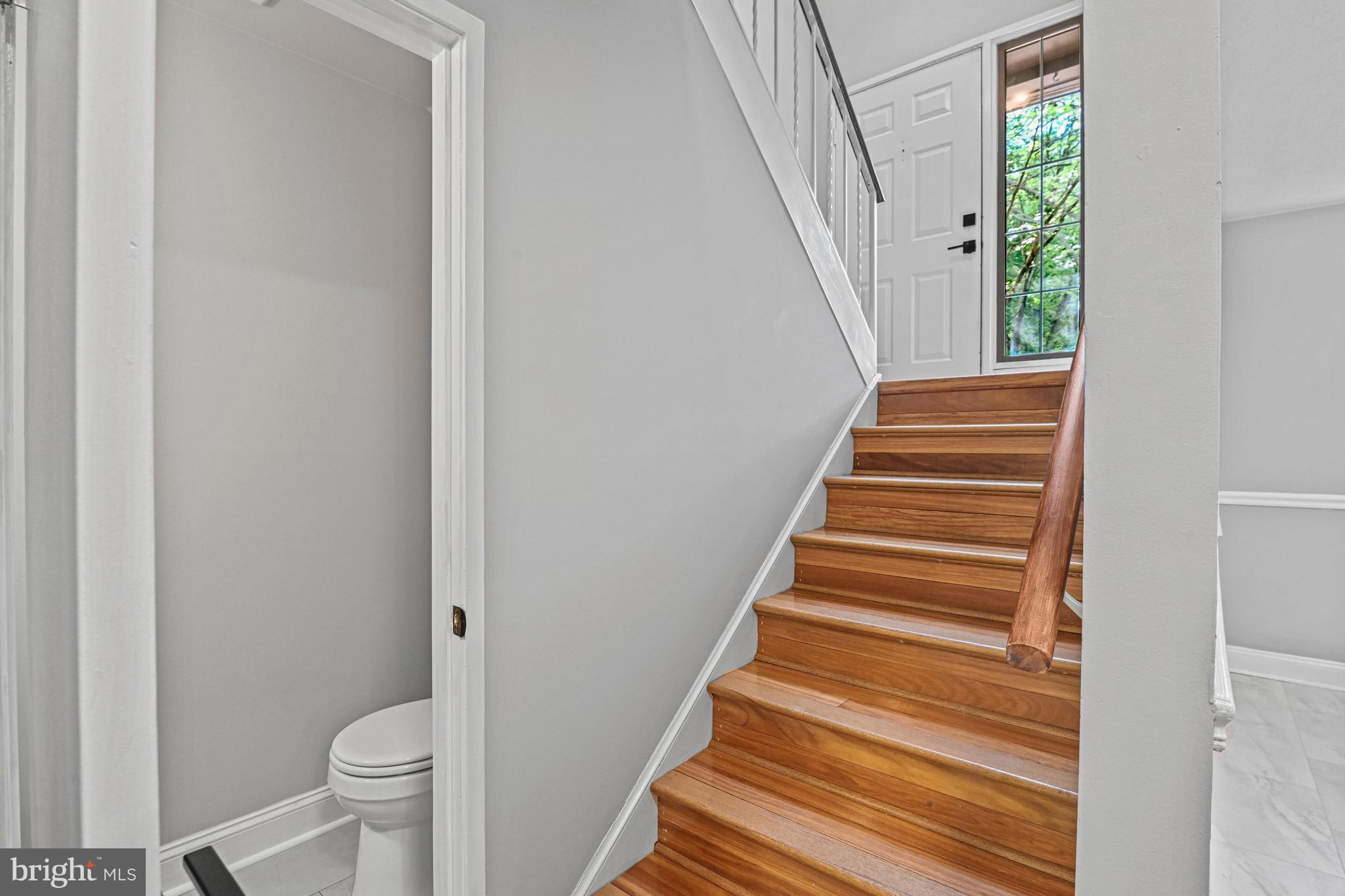 11334 Headlands Court Reston, VA 20191 - Photo 17 of 36 Entryway view to main level half bath