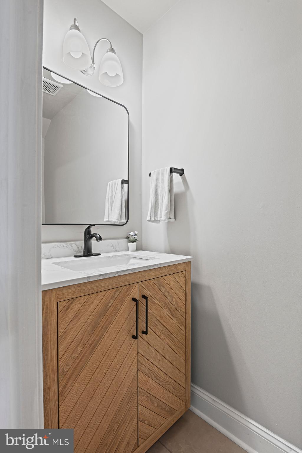 11334 Headlands Court Reston, VA 20191 - Photo 18 of 36 Updated main level half bath