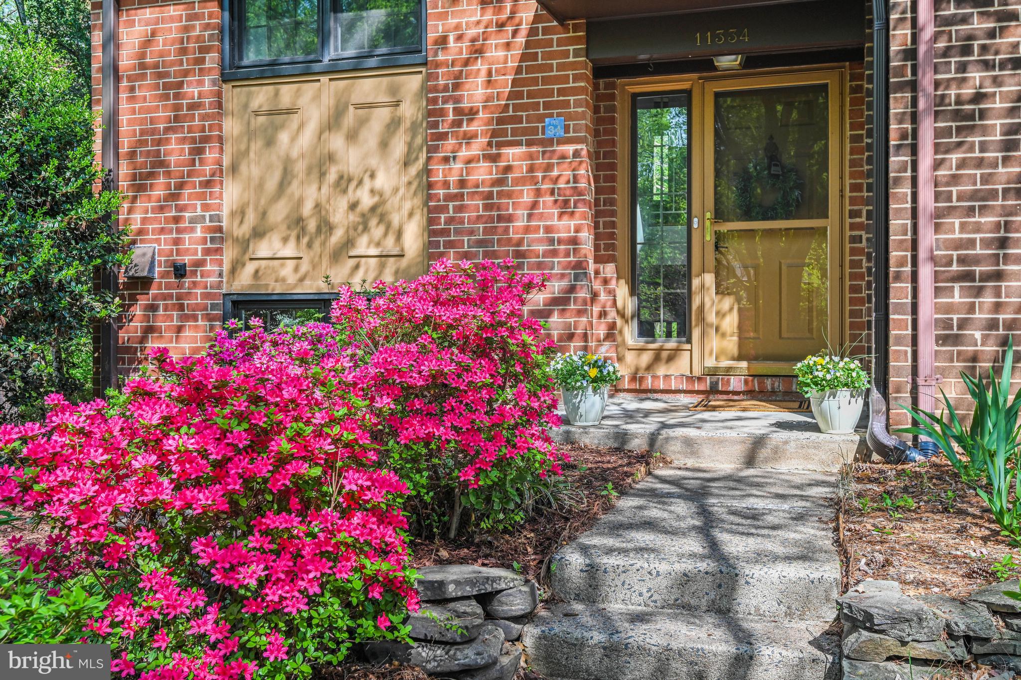 11334 Headlands Court Reston, VA 20191 - Photo 4 of 36 Stunning curb appeal and entry!
