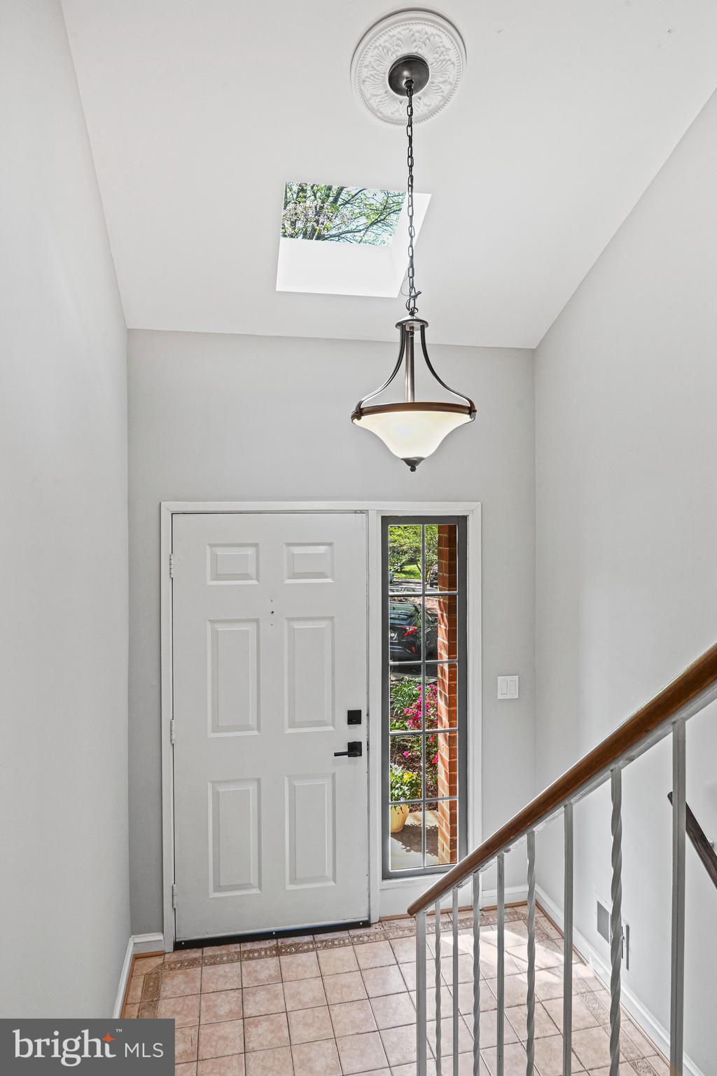 11334 Headlands Court Reston, VA 20191 - Photo 6 of 36 Light & bright 2 story entry with skylight