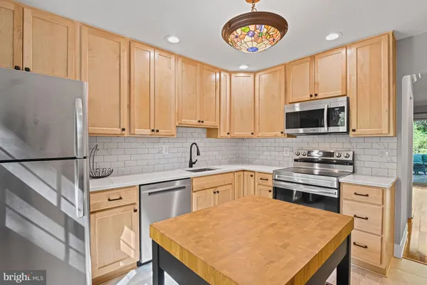 $500,000 | 11334 Headlands Court, Reston, VA 20191