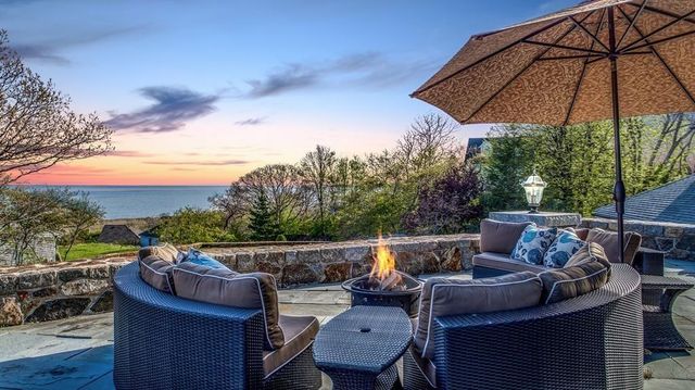 a view of sitting area with furniture in patio