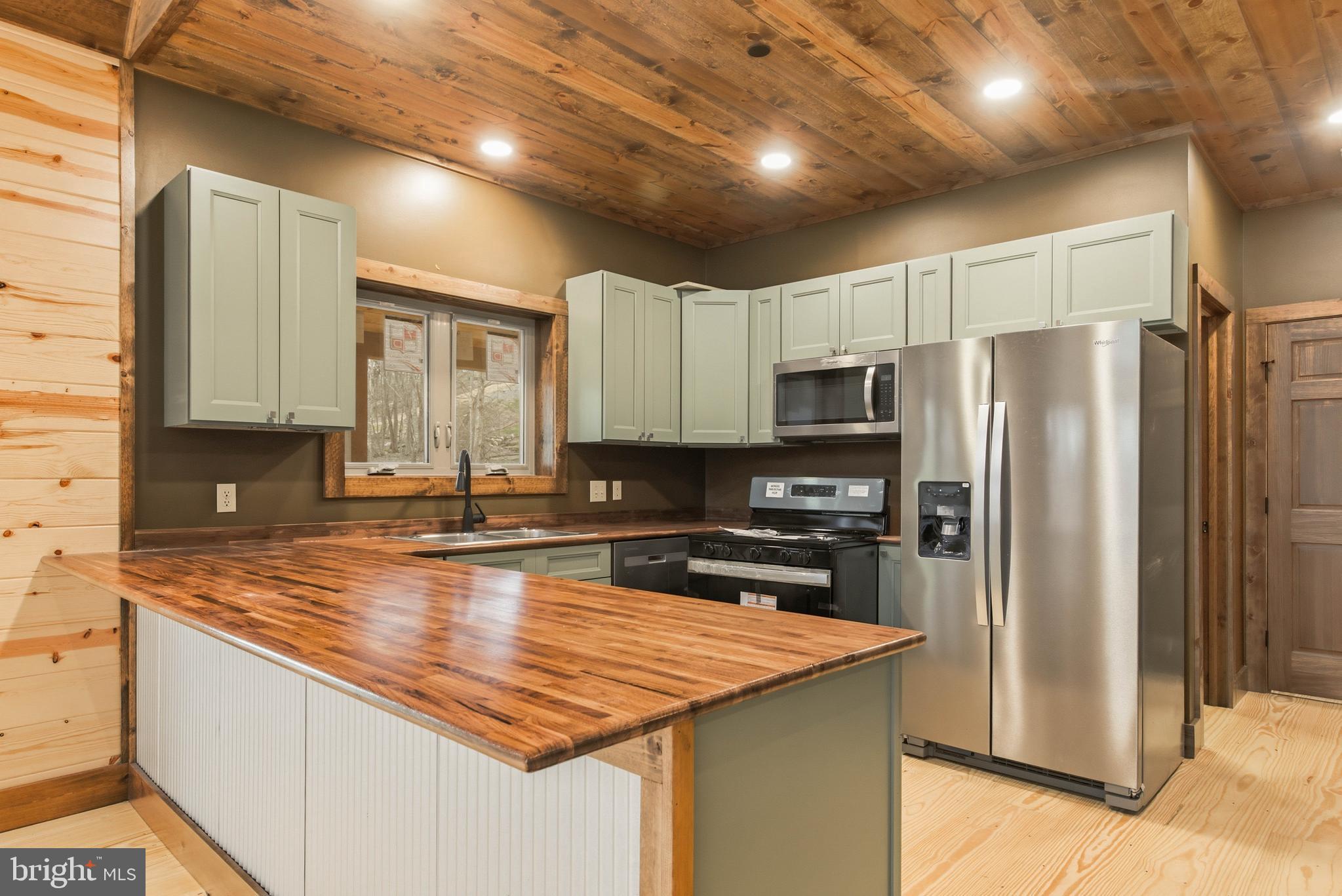 45 Nature Run McHenry, MD 21541 - Photo 5 of 39 a kitchen with stainless steel appliances granite countertop a sink stove and refrigerator