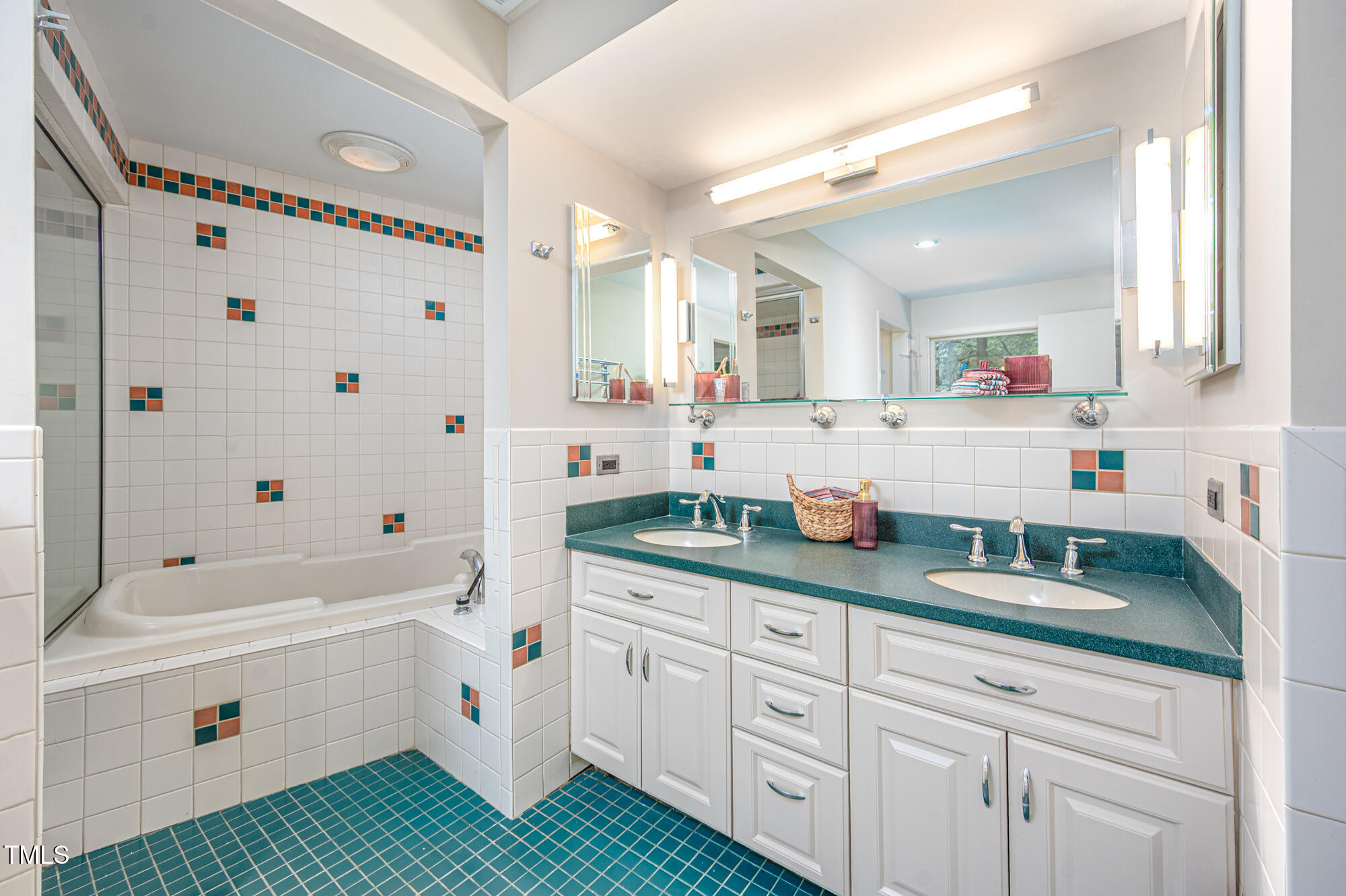 708 October Woods Road Chapel Hill, NC 27516 - Photo 27 of 88 708OctoberWoods-28