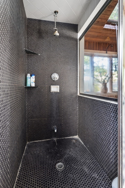 75 Bay View Drive Swampscott, MA 01907 - Photo 29 of 41 a view of empty room with windows