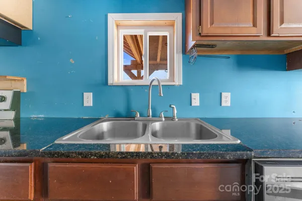 $191,000 | 102 Garnett Trace Road, Franklin, NC 28734