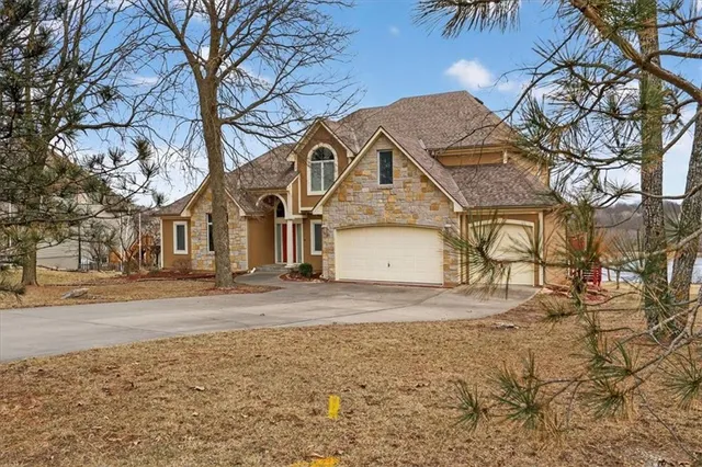$579,950 | 108 Sugarland Drive, Pleasant Hill, MO 64080