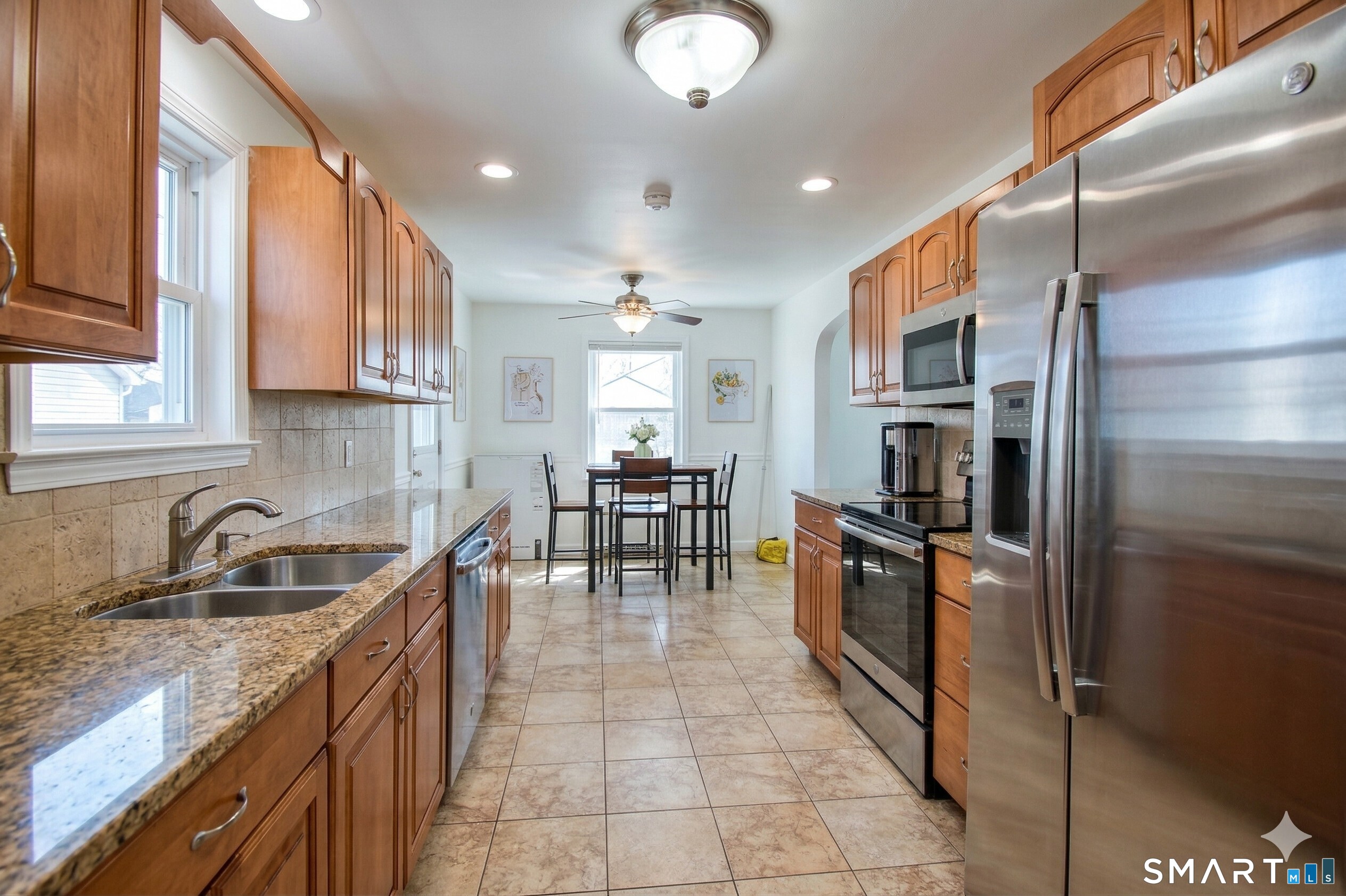 40 Acton Road Bridgeport, CT 06606 - Photo 14 of 41