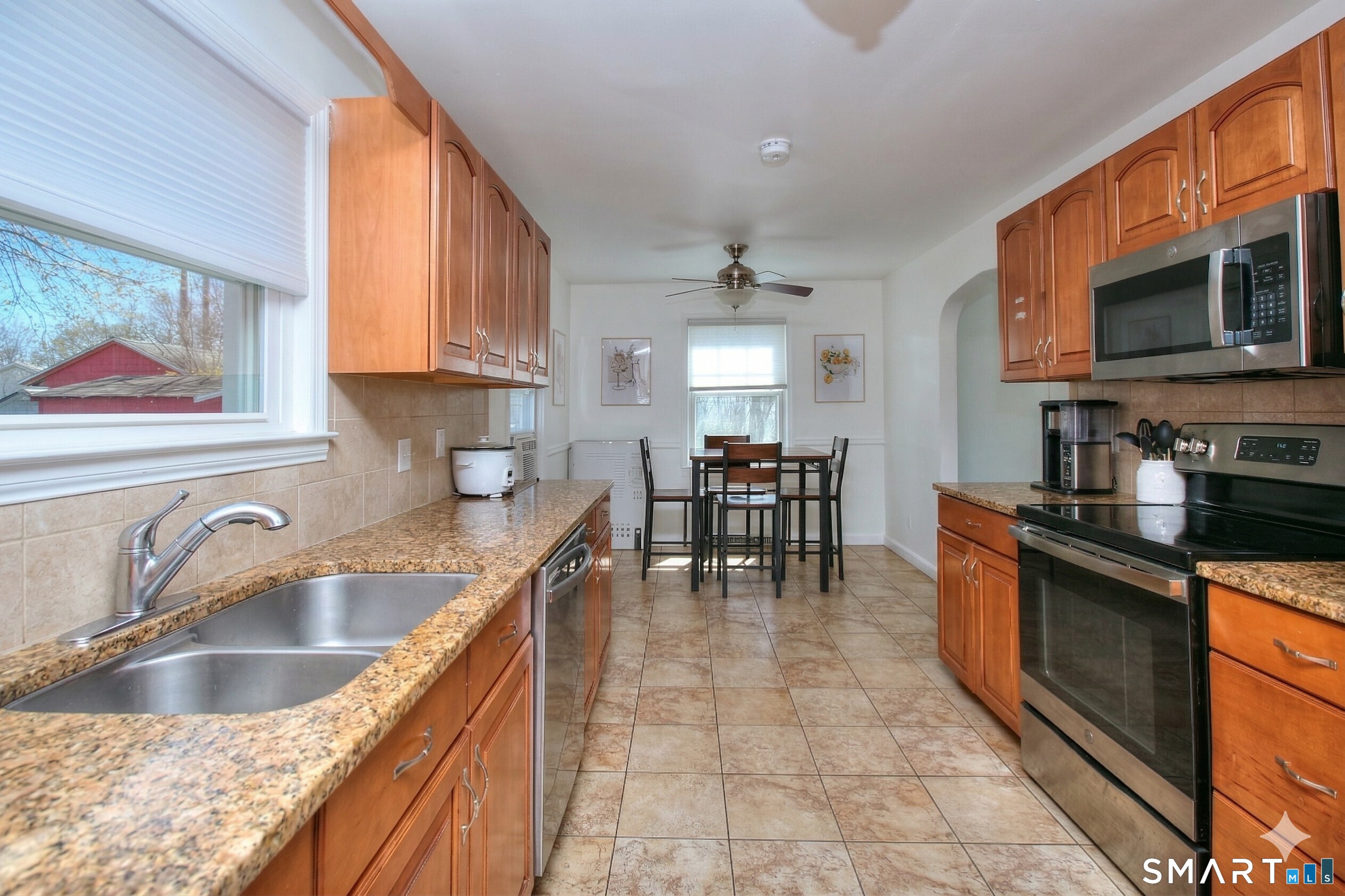 40 Acton Road Bridgeport, CT 06606 - Photo 16 of 41