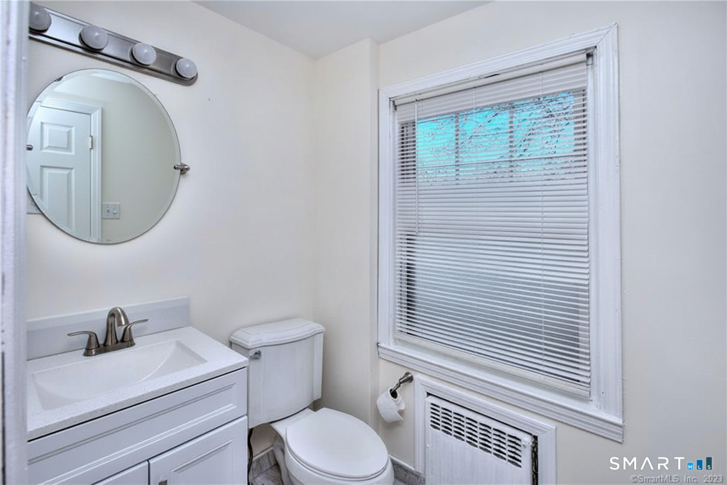 40 Acton Road Bridgeport, CT 06606 - Photo 18 of 41