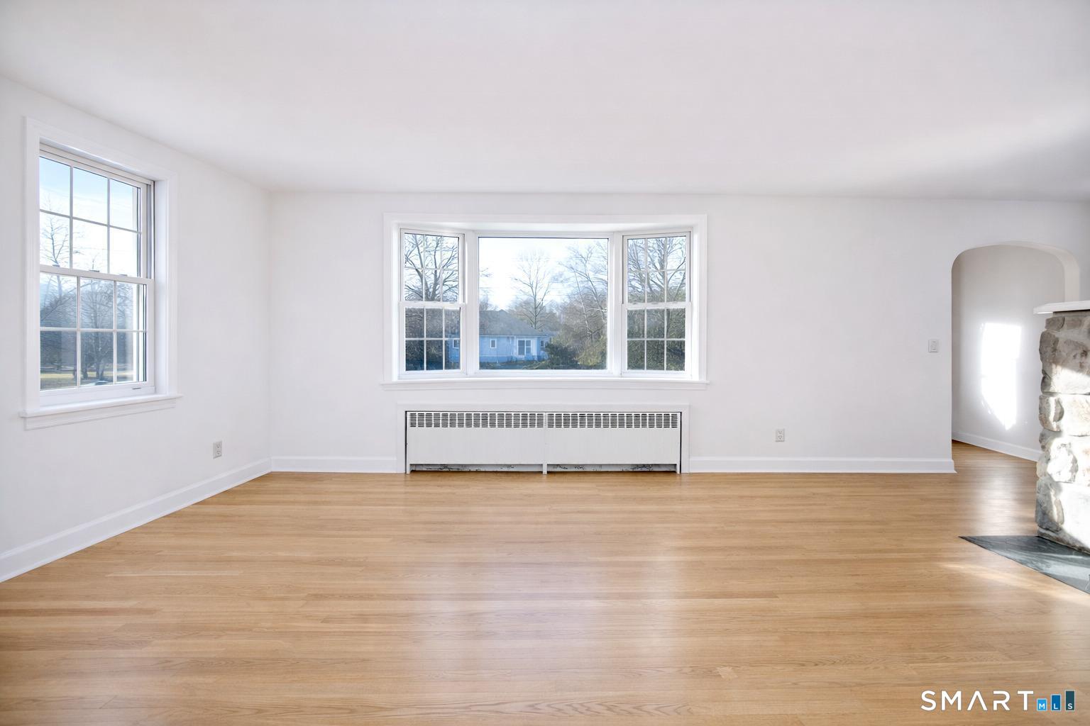 40 Acton Road Bridgeport, CT 06606 - Photo 4 of 41